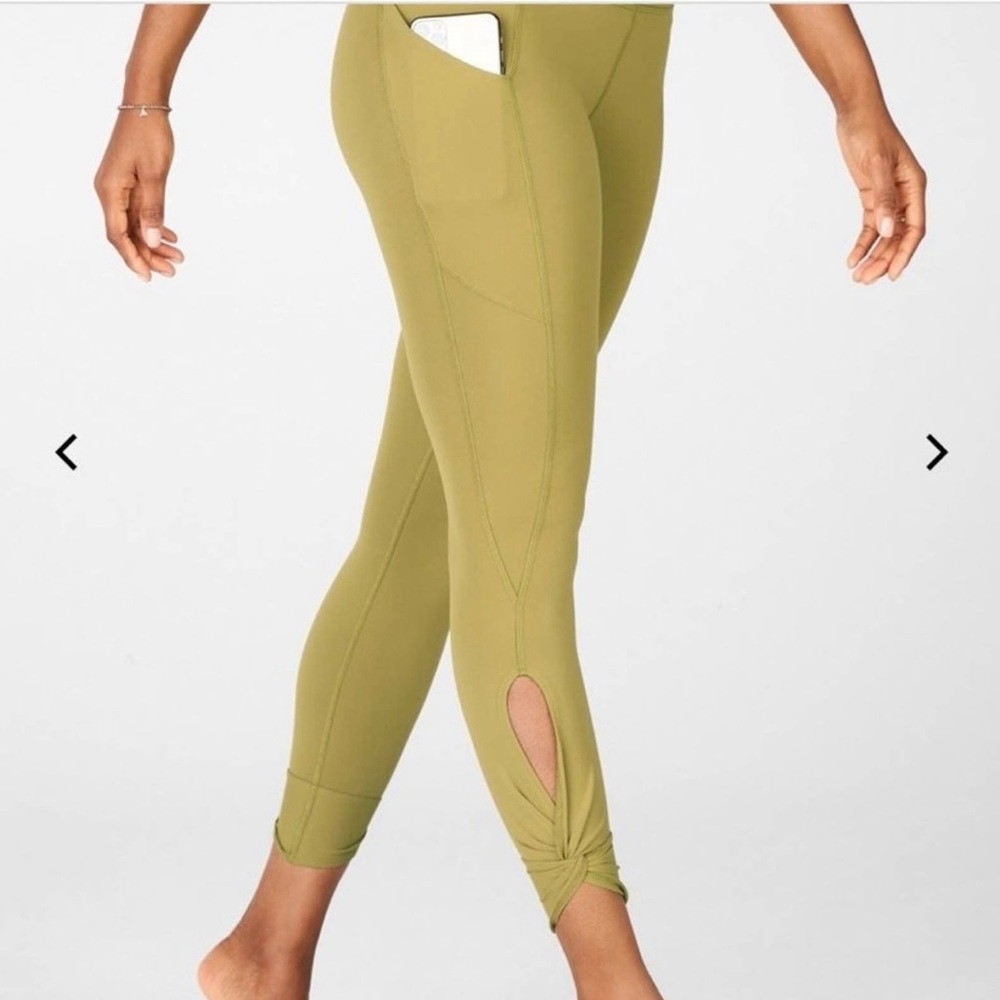 Fabletics oasis high waisted twist 7/8 green NWT SIZE L/10